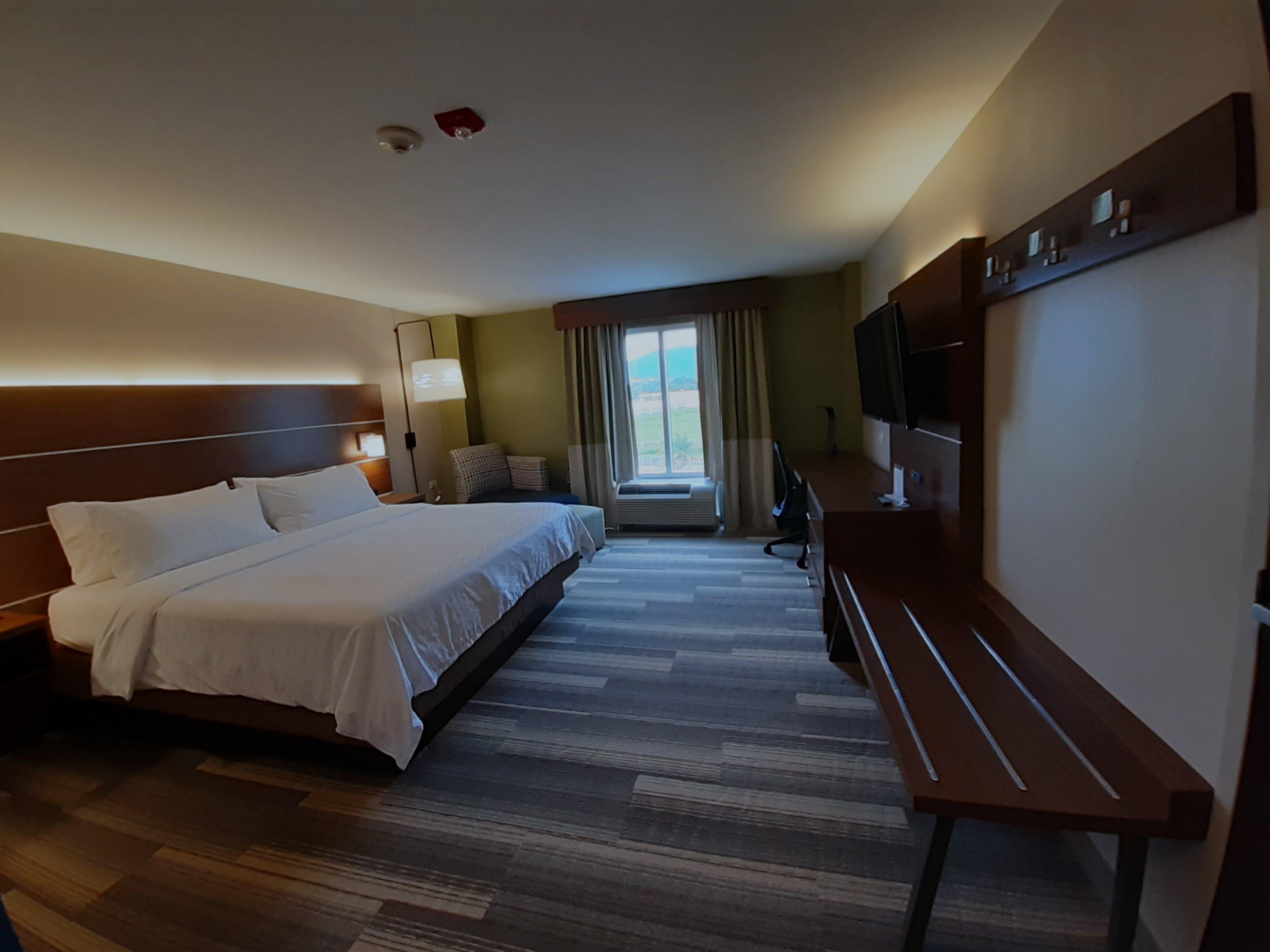 Holiday Inn Express Trincity By Ihg Exterior foto