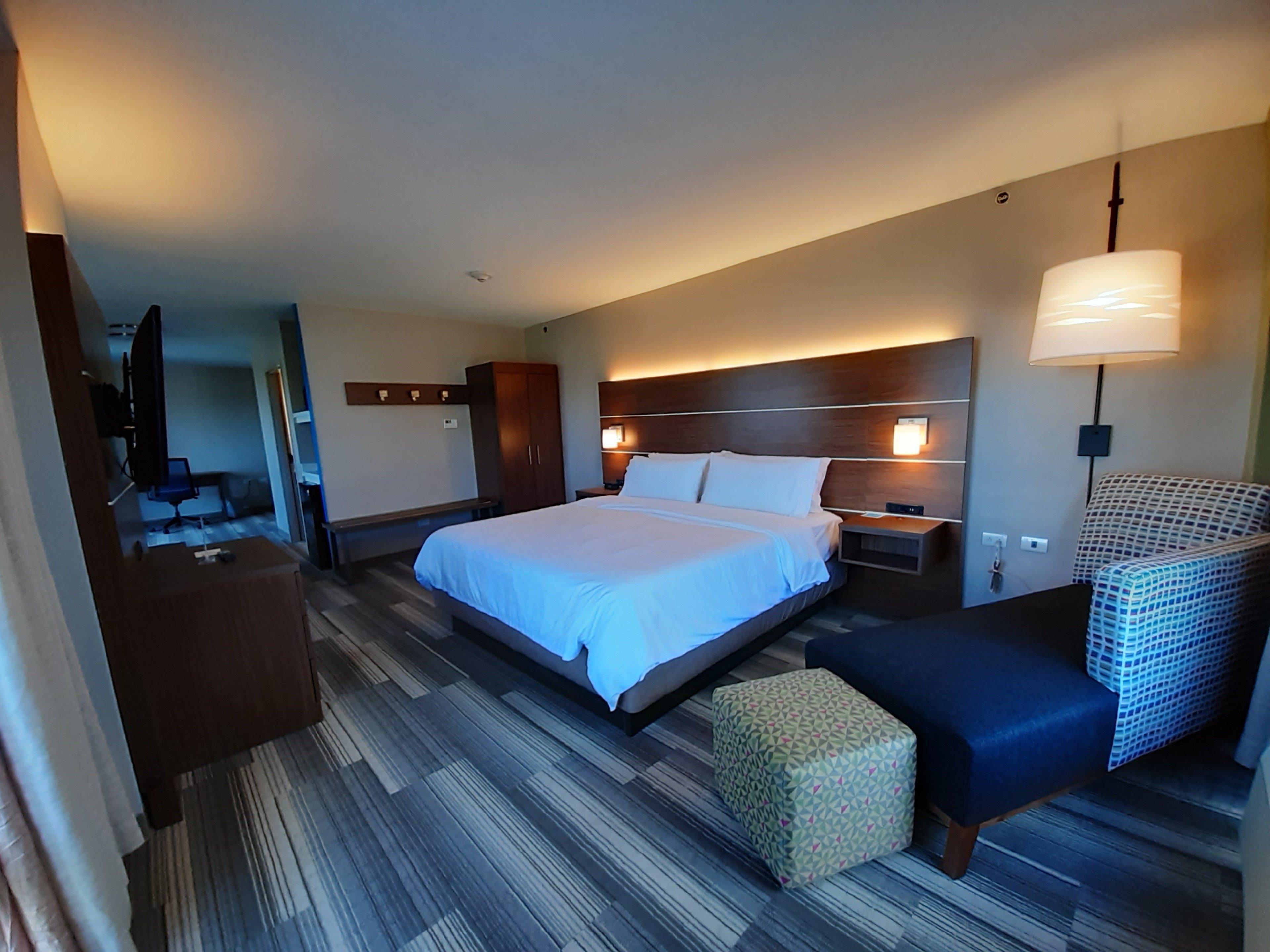 Holiday Inn Express Trincity By Ihg Exterior foto