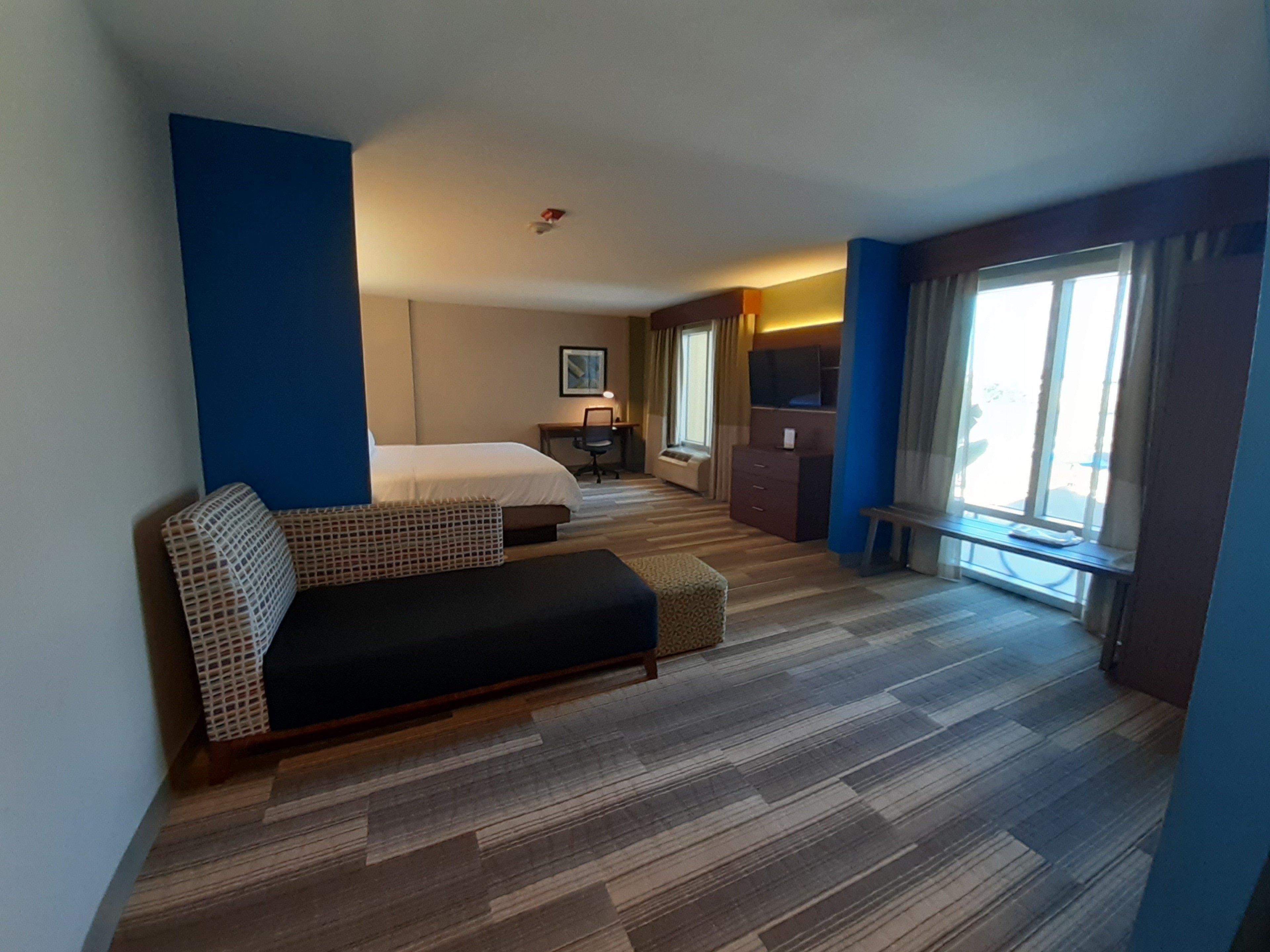 Holiday Inn Express Trincity By Ihg Exterior foto