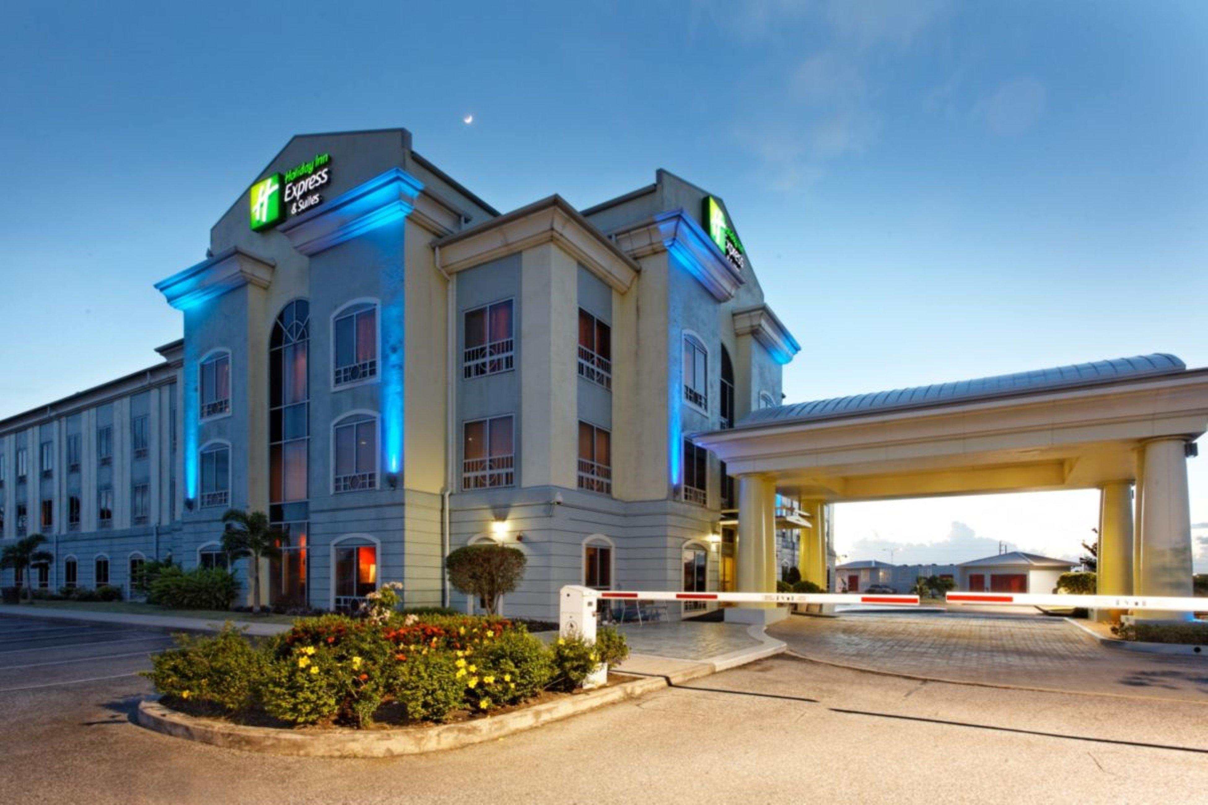 Holiday Inn Express Trincity By Ihg Exterior foto