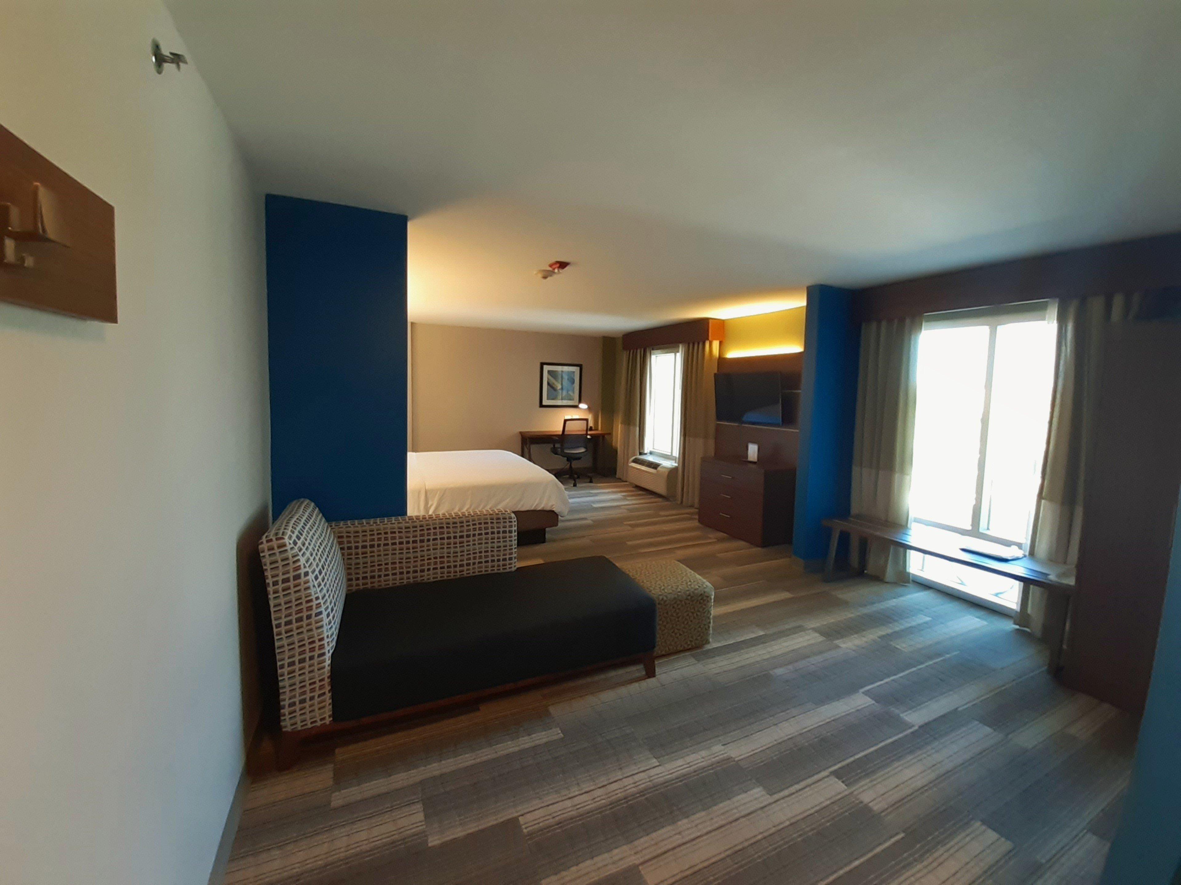 Holiday Inn Express Trincity By Ihg Exterior foto