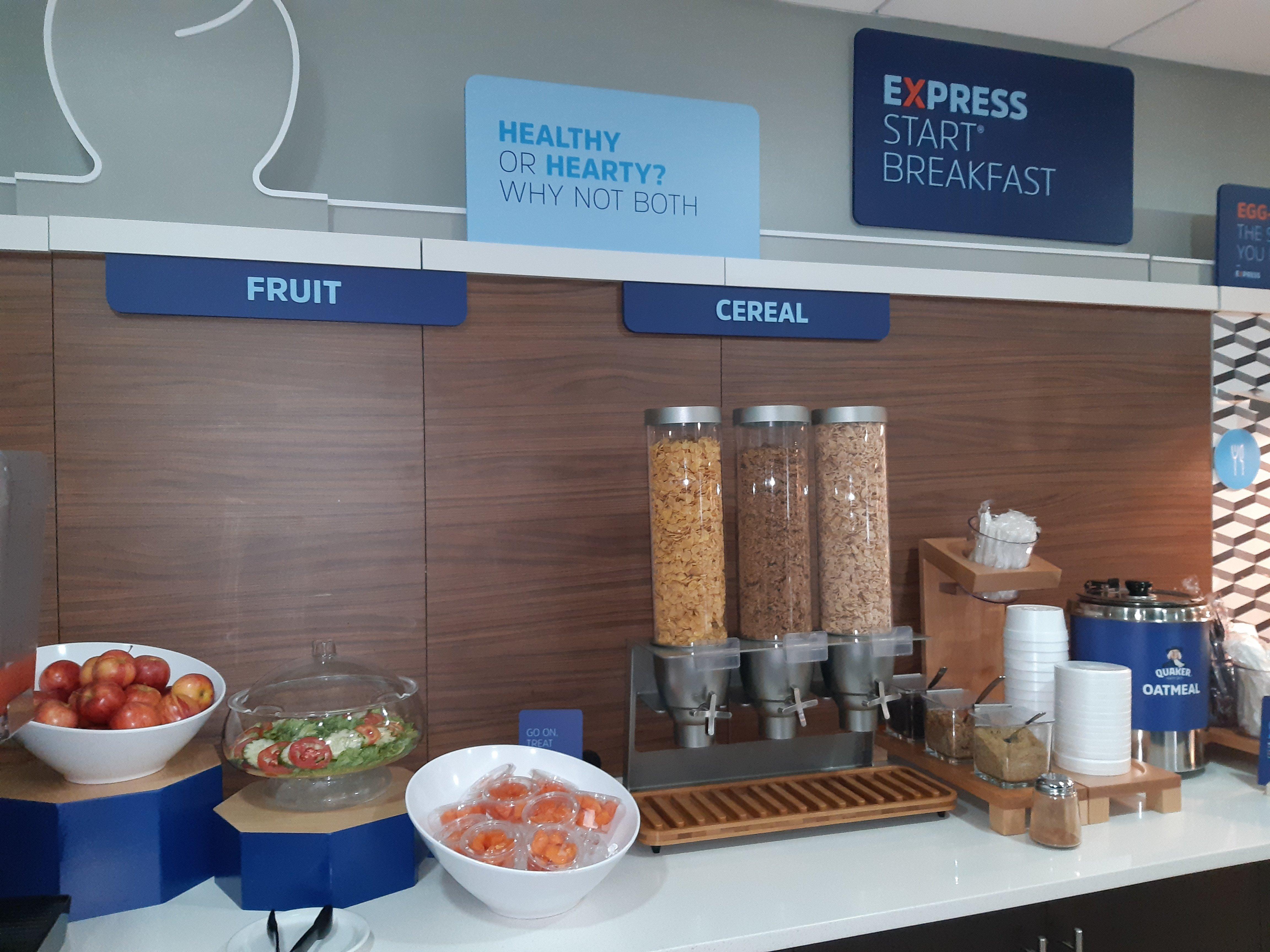 Holiday Inn Express Trincity By Ihg Exterior foto