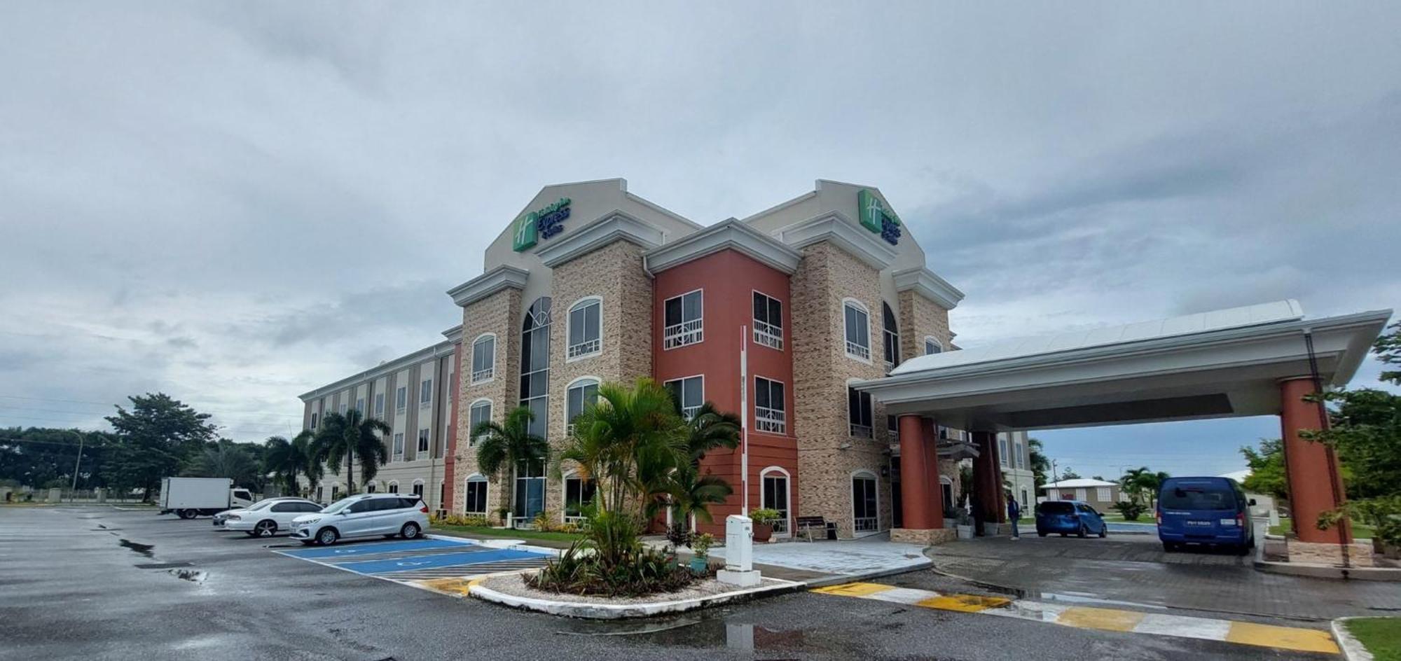 Holiday Inn Express Trincity, An Ihg Hotel Piarco Exterior foto