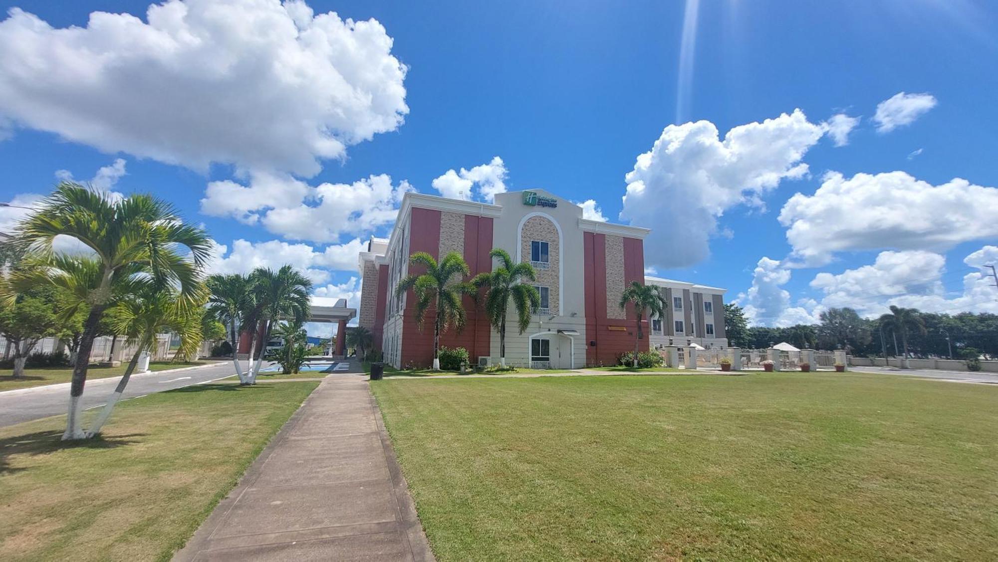 Holiday Inn Express Trincity, An Ihg Hotel Piarco Exterior foto