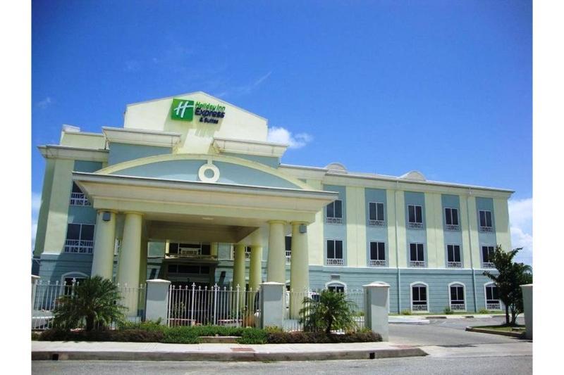 Holiday Inn Express Trincity By Ihg Exterior foto